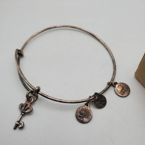 Alex and‎ ani Antique skeleton key bracelet - Picture 1 of 3